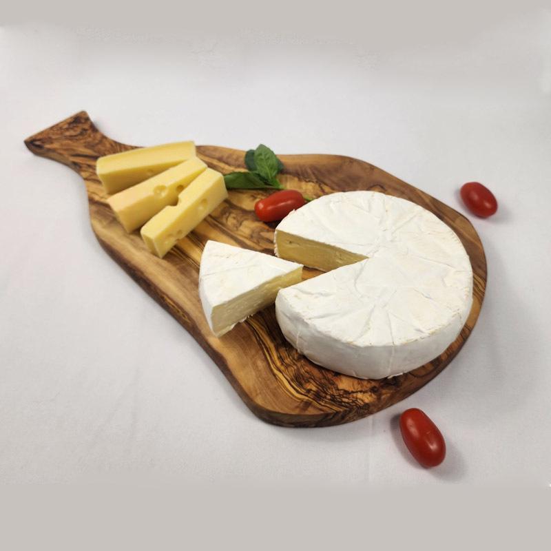 Sliced steak resting on the wooden serving board with juices pooling